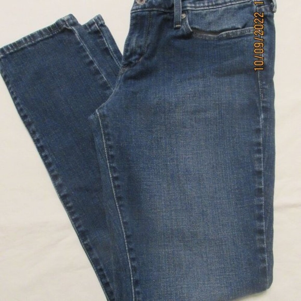 LEVI'S WOMEN SIZE 6 / 28 BLUE JEANS DEMI CURVE SKINNY RED TAG